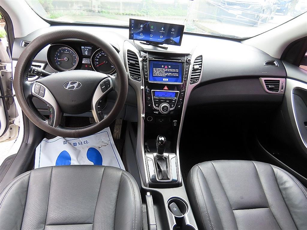 Hyundai i30 — photo 07