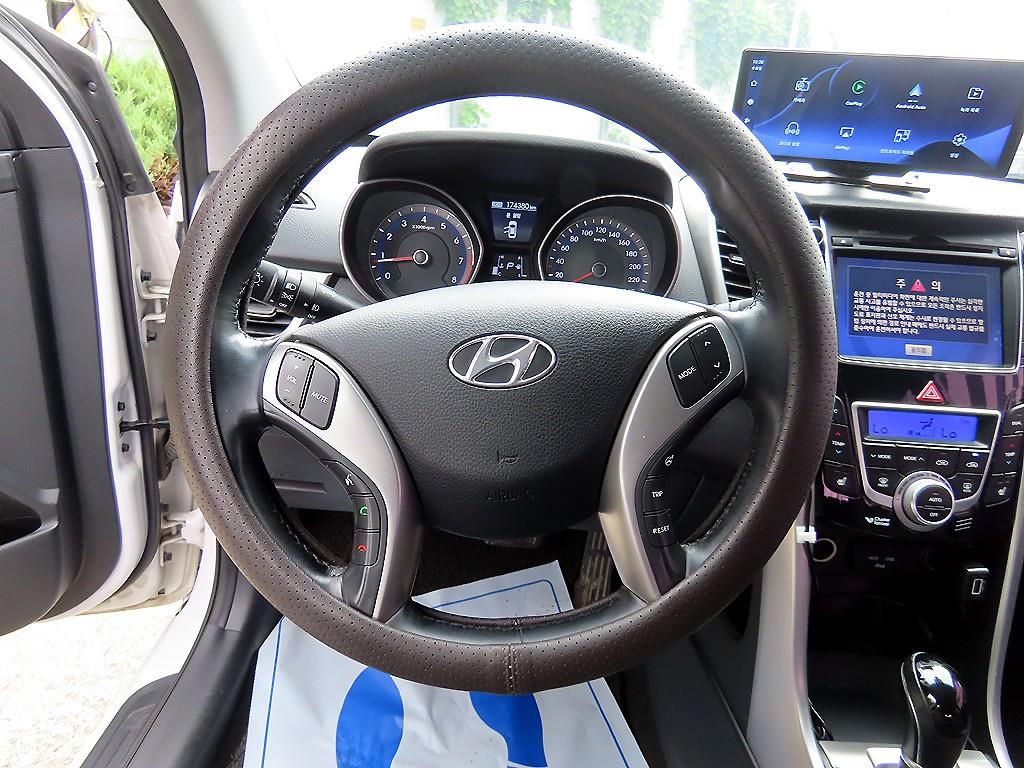 Hyundai i30 — photo 08