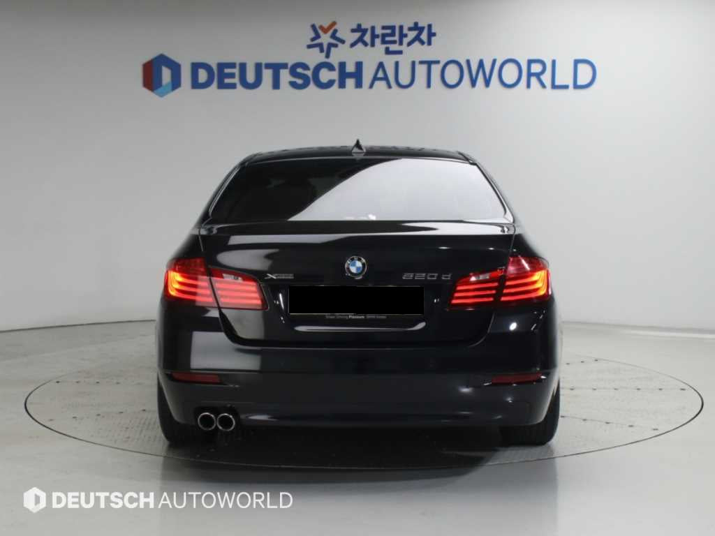 BMW 5-Series — photo 04