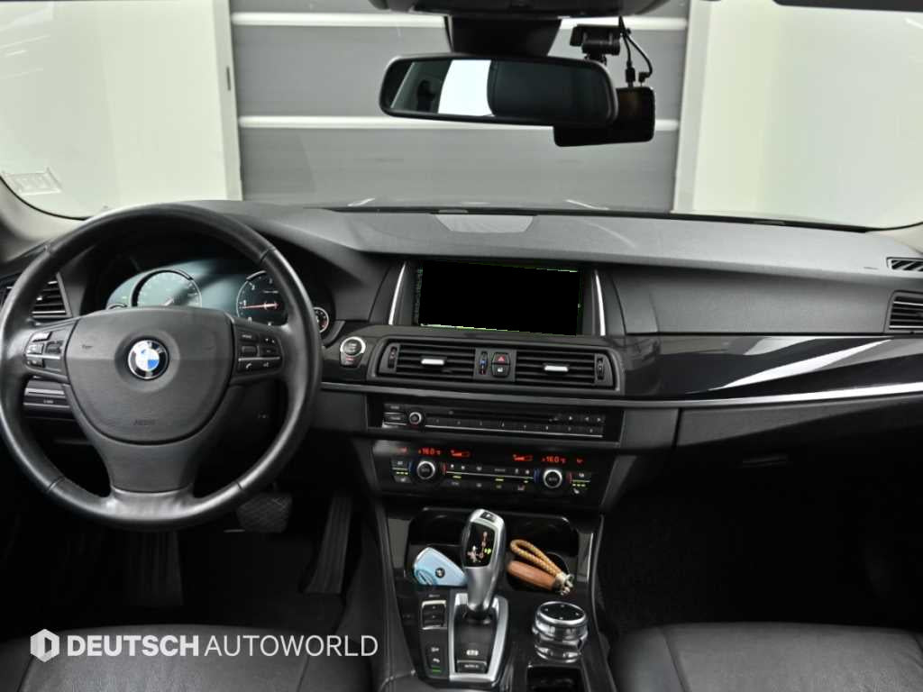 BMW 5-Series — photo 07