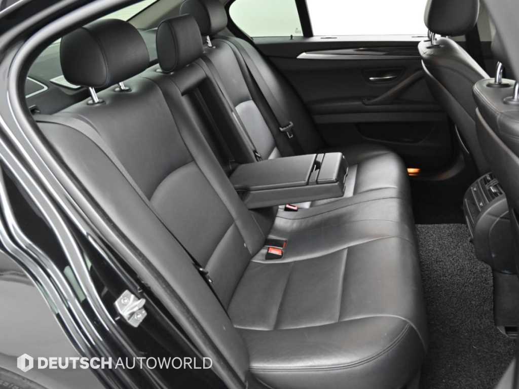 BMW 5-Series — photo 12