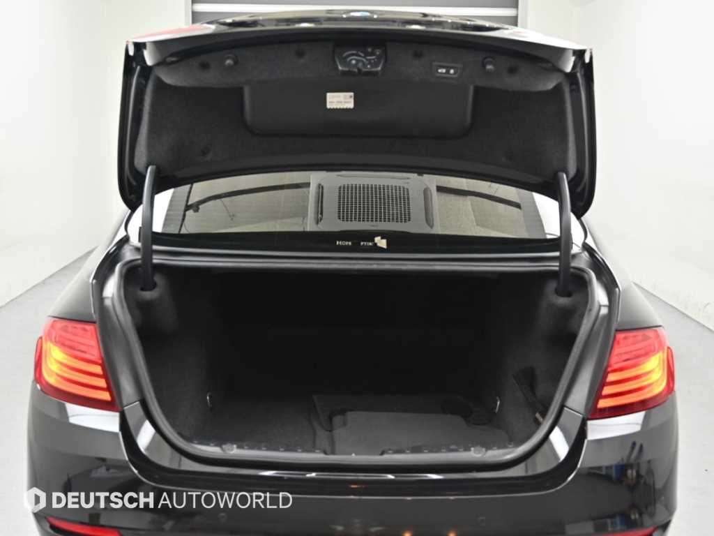 BMW 5-Series — photo 19