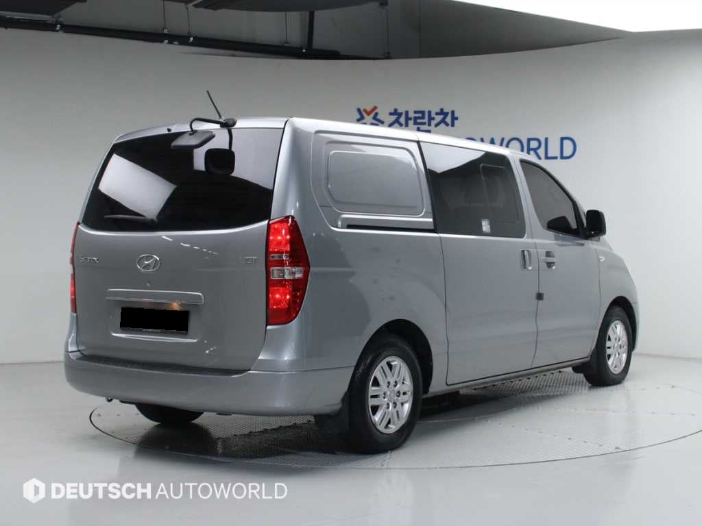 Hyundai Starex — photo 02