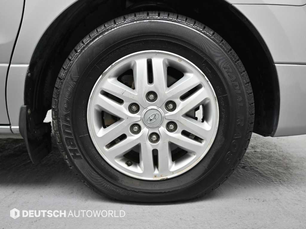 Hyundai Starex — photo 05