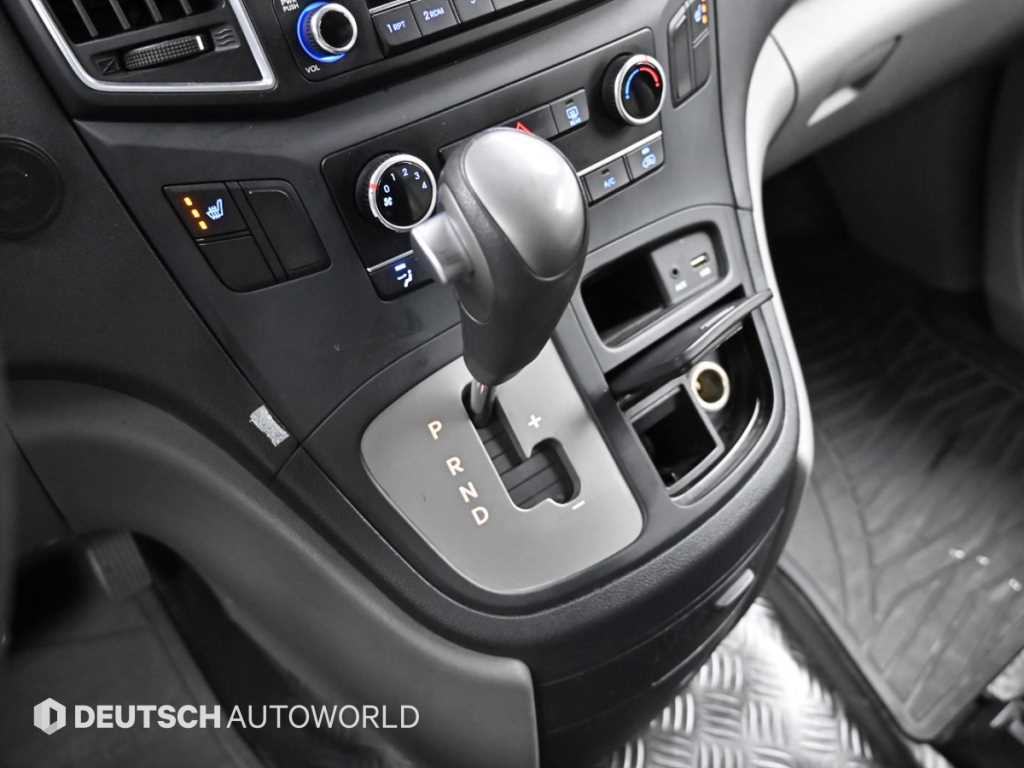Hyundai Starex — photo 09