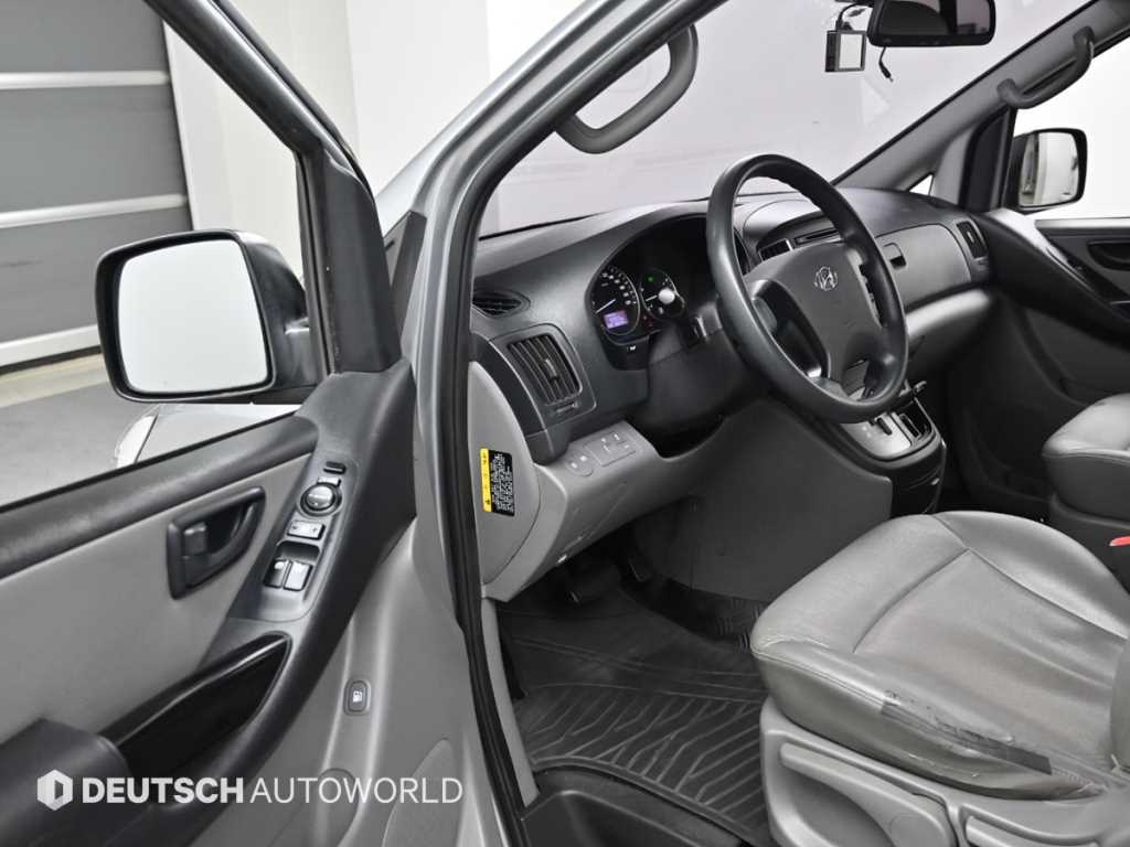 Hyundai Starex — photo 11