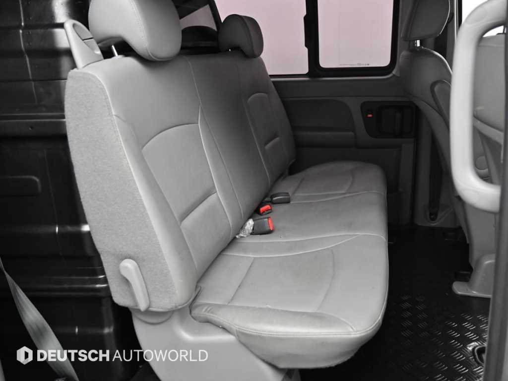 Hyundai Starex — photo 12