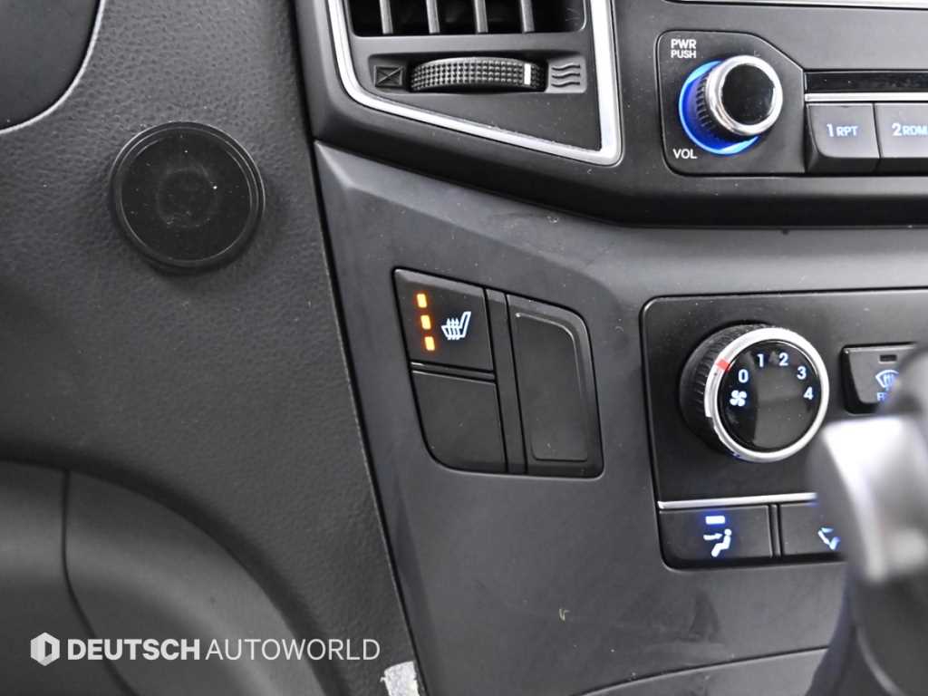 Hyundai Starex — photo 17