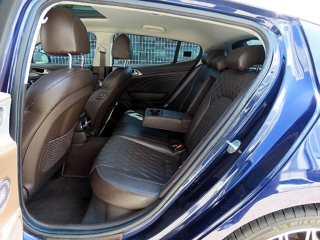 Kia Stinger — photo 06