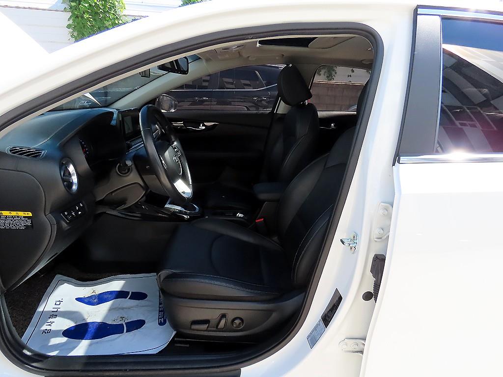 Kia K3 — photo 05