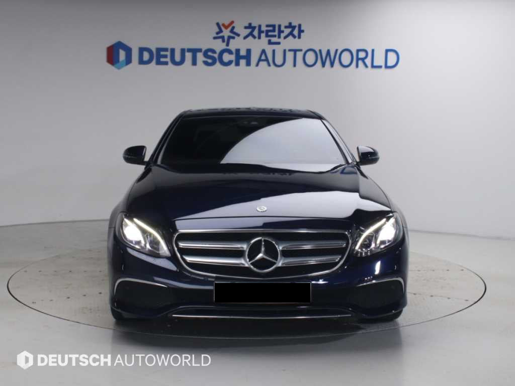 Mercedes-Benz E-Class — photo 03