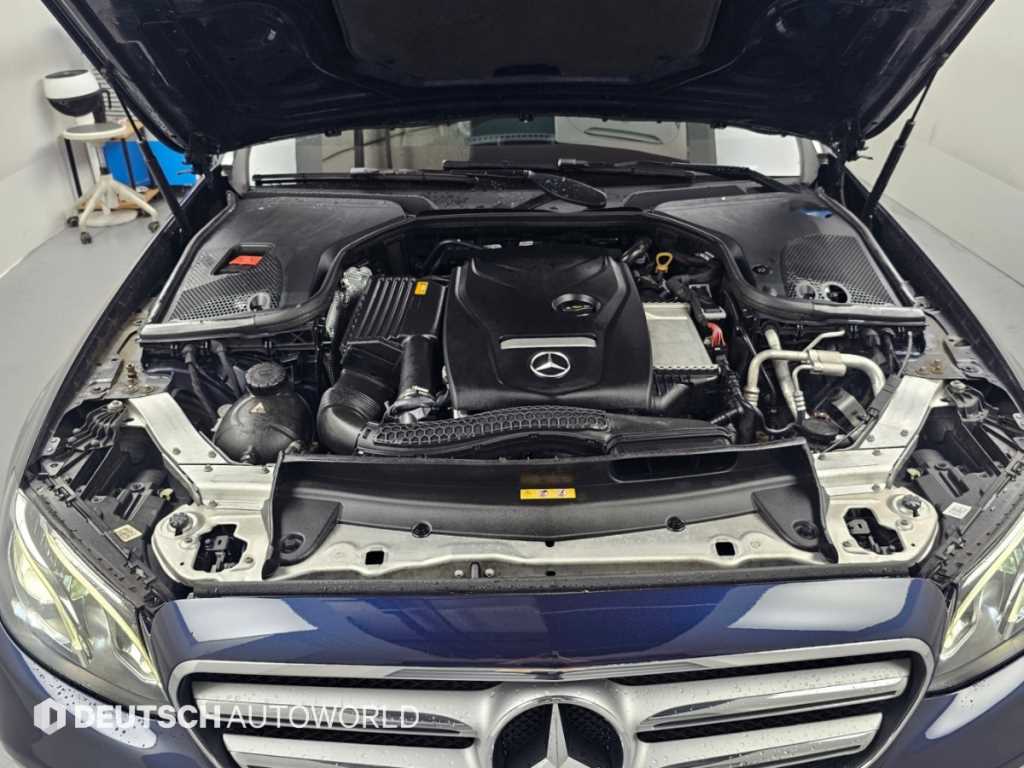 Mercedes-Benz E-Class — photo 06