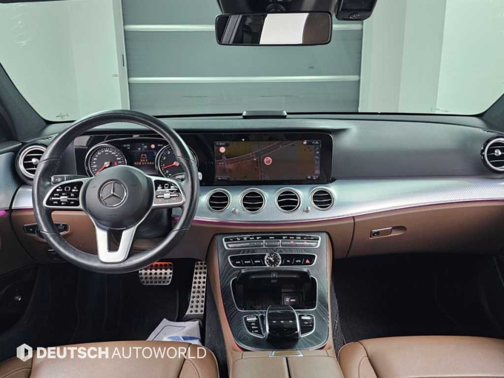 Mercedes-Benz E-Class — photo 07