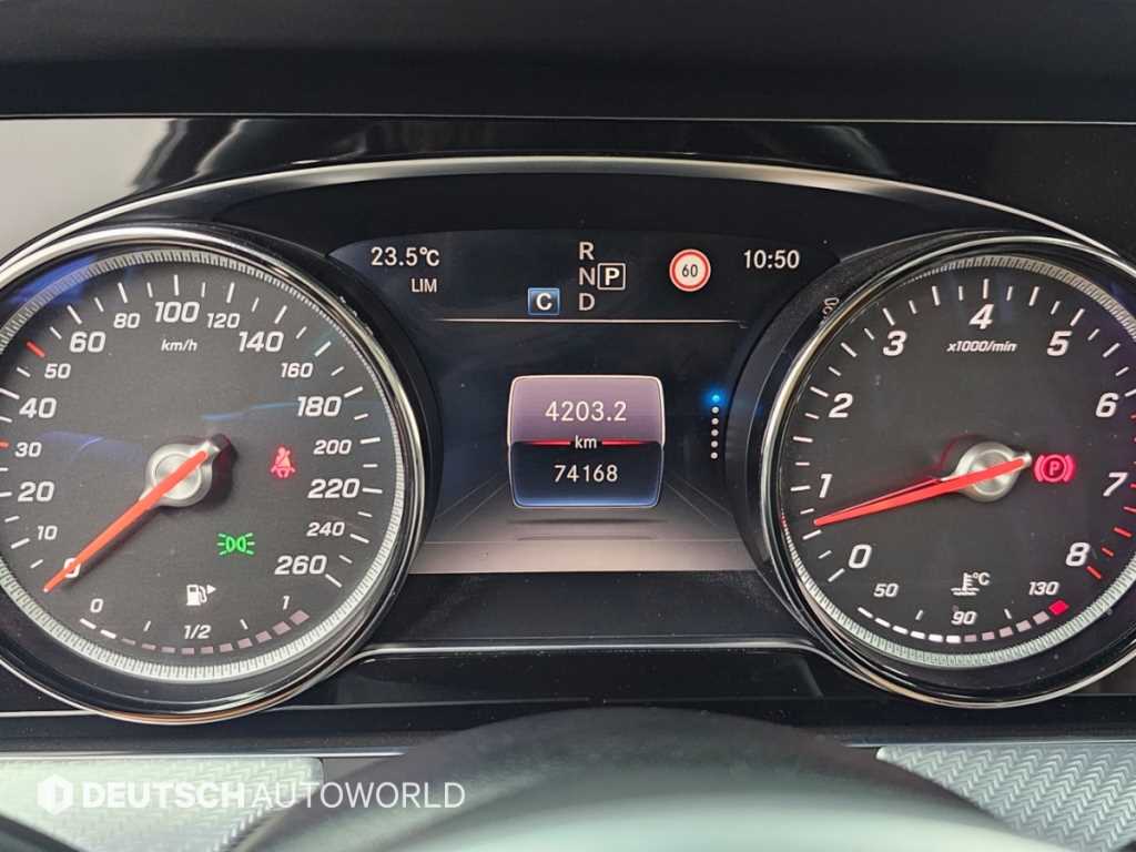 Mercedes-Benz E-Class — photo 08