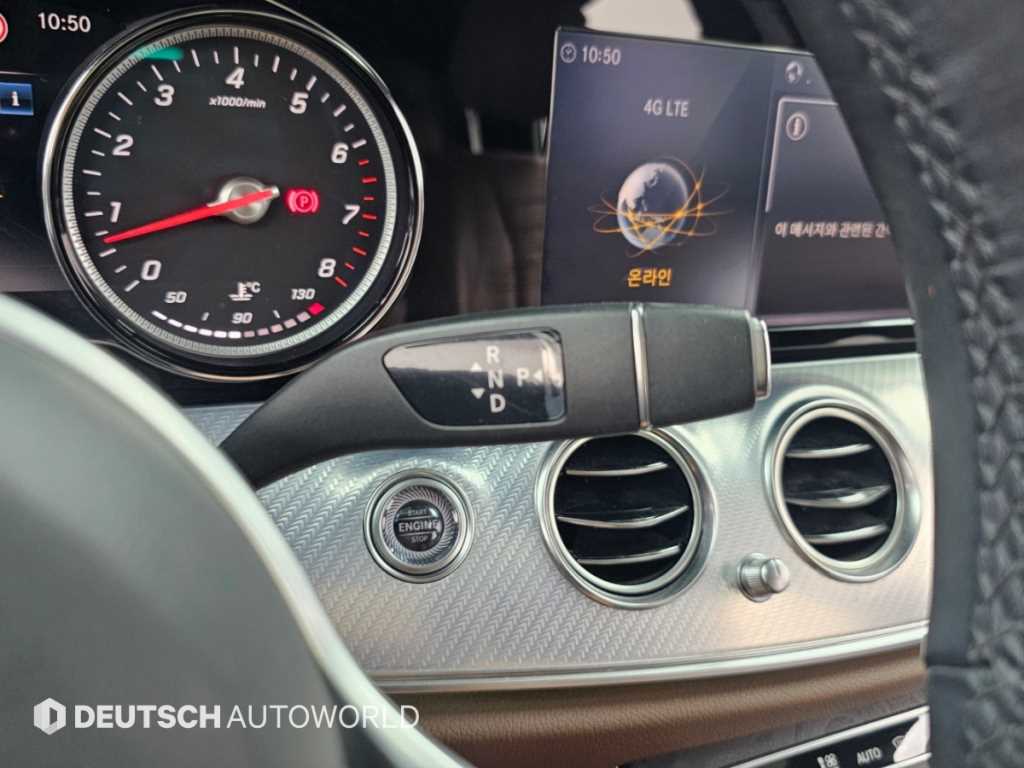 Mercedes-Benz E-Class — photo 09