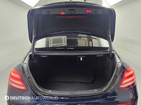 Mercedes-Benz E-Class — photo 19