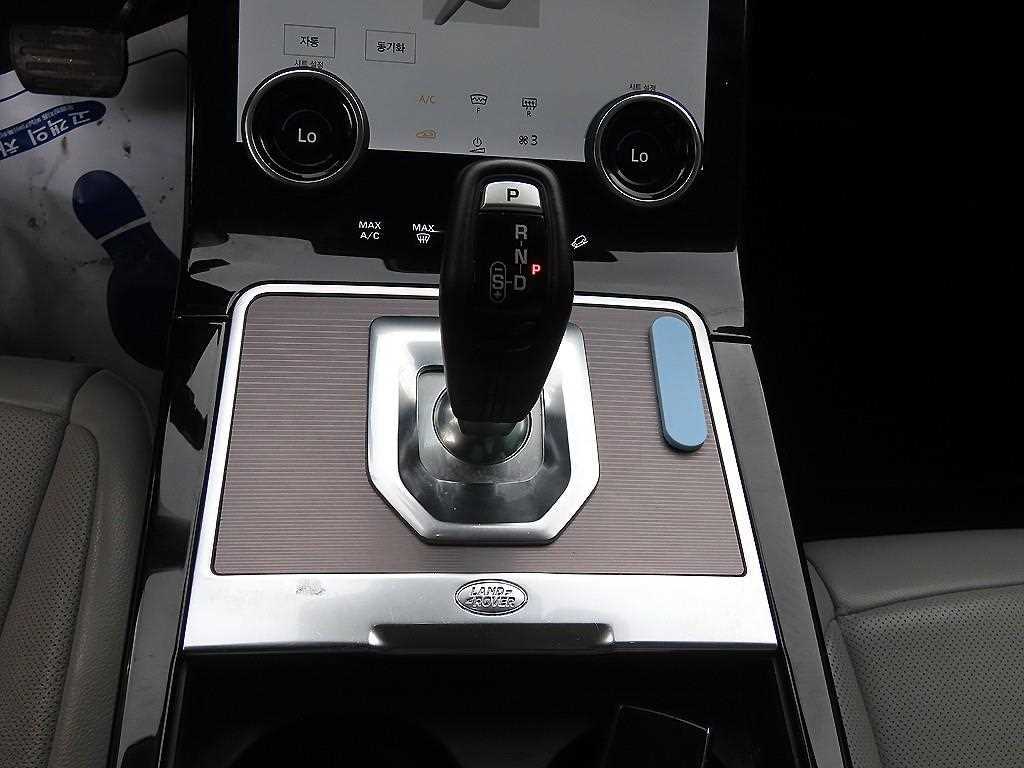 Land Rover Range Rover Evoque — photo 11