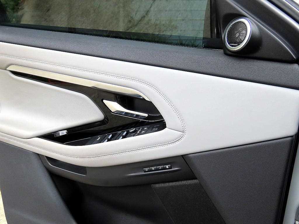 Land Rover Range Rover Evoque — photo 12