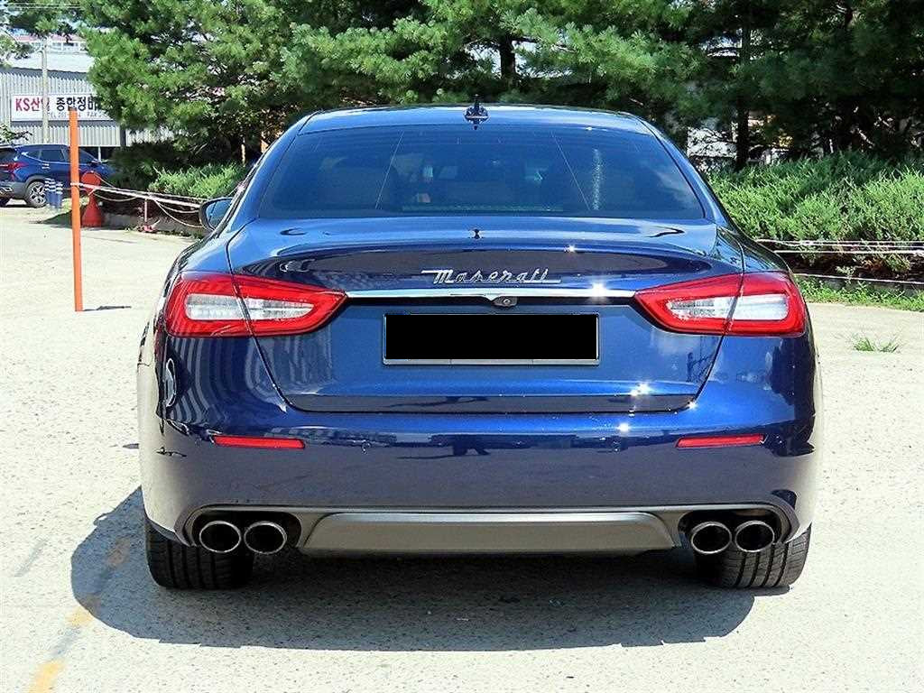 Maserati Quattroporte — photo 04