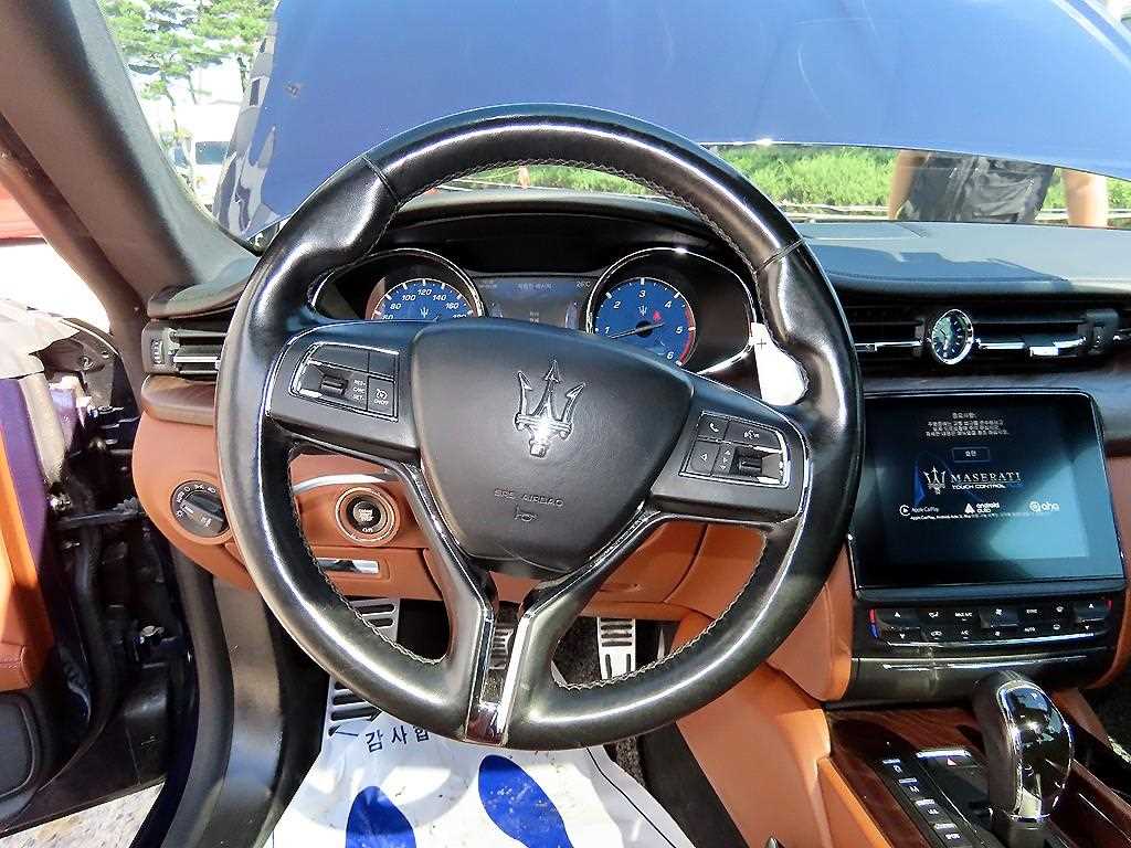 Maserati Quattroporte — photo 08