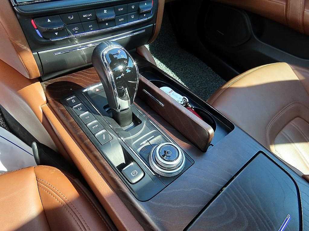 Maserati Quattroporte — photo 10