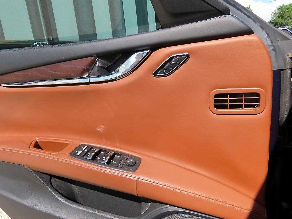 Maserati Quattroporte — photo 11