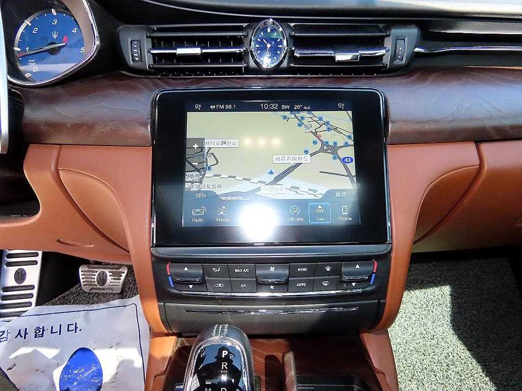 Maserati Quattroporte — photo 12