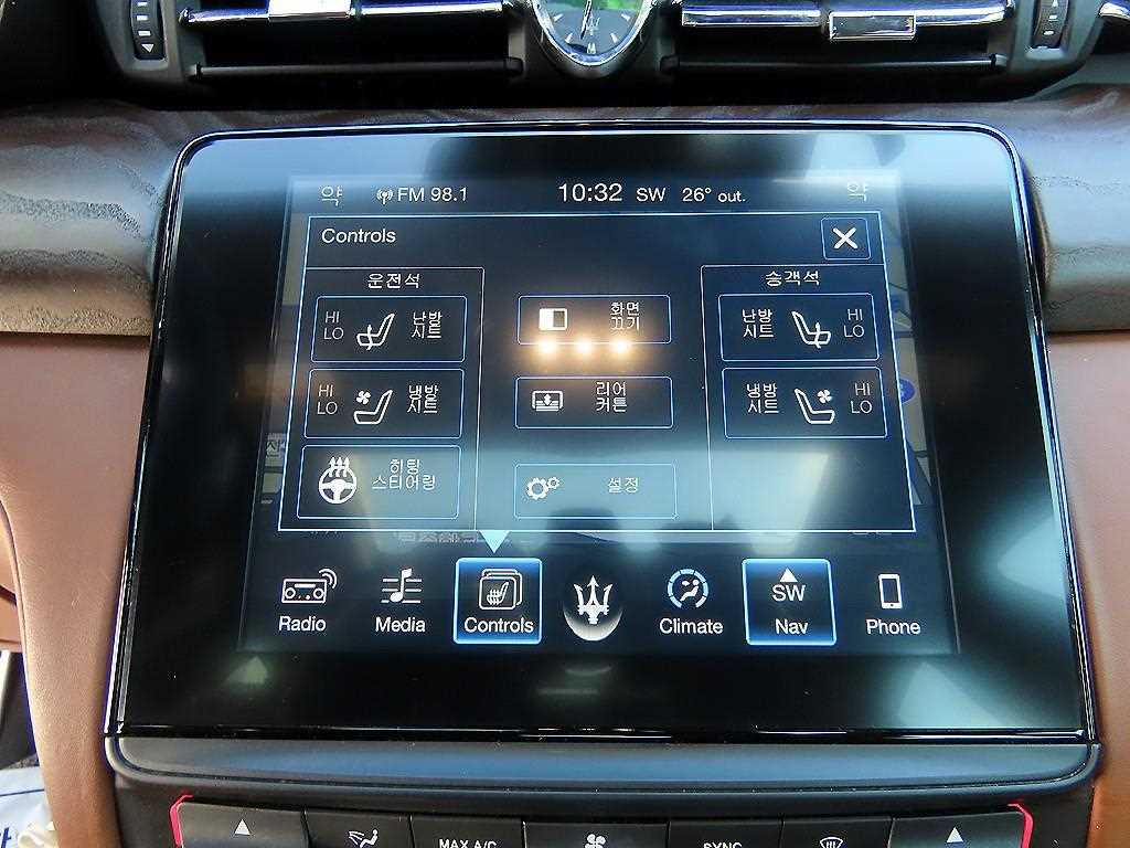 Maserati Quattroporte — photo 15