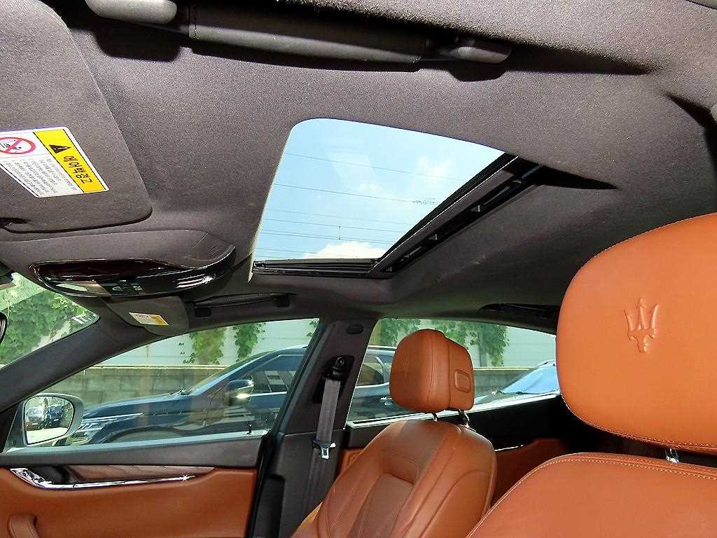 Maserati Quattroporte — photo 17