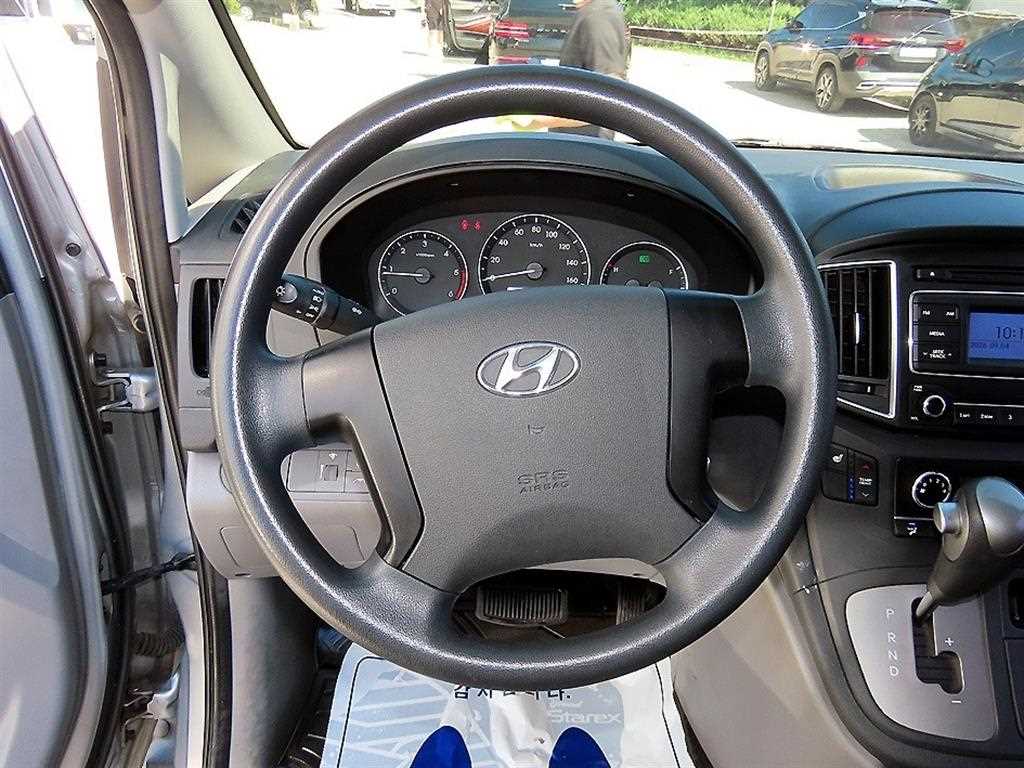 Hyundai Starex — photo 09