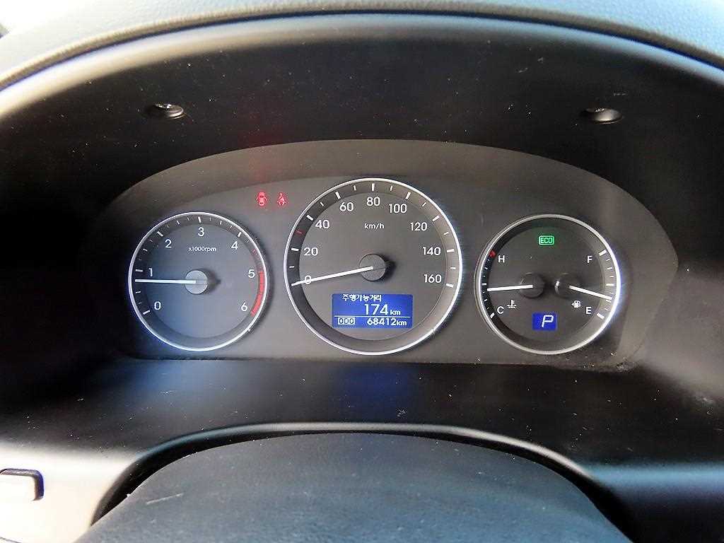 Hyundai Starex — photo 10