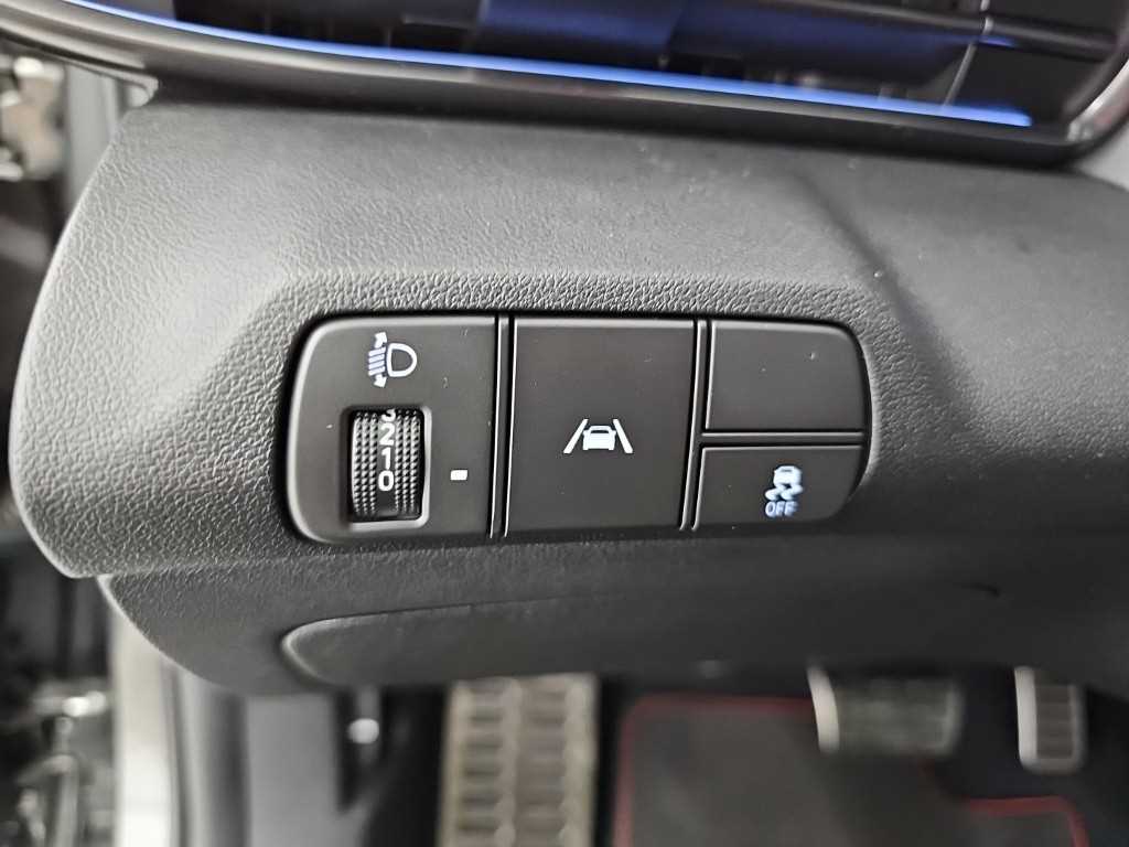 Hyundai Avante — photo 19