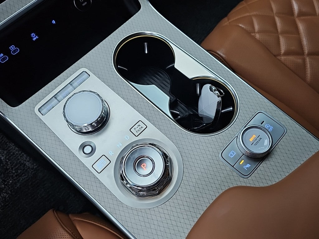 Genesis GV80 — photo 08