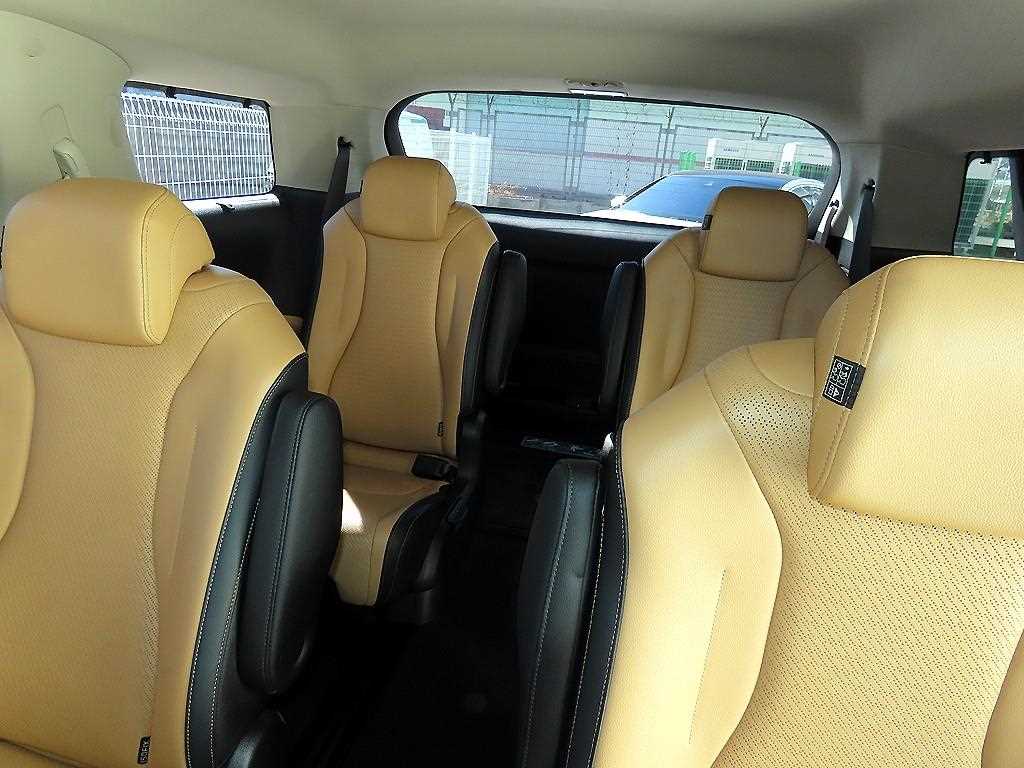 Kia Carnival — photo 07