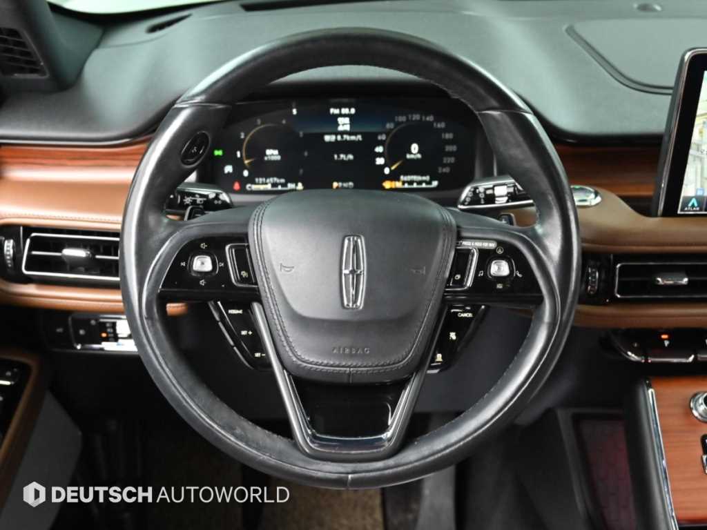 Lincoln Aviator — photo 13