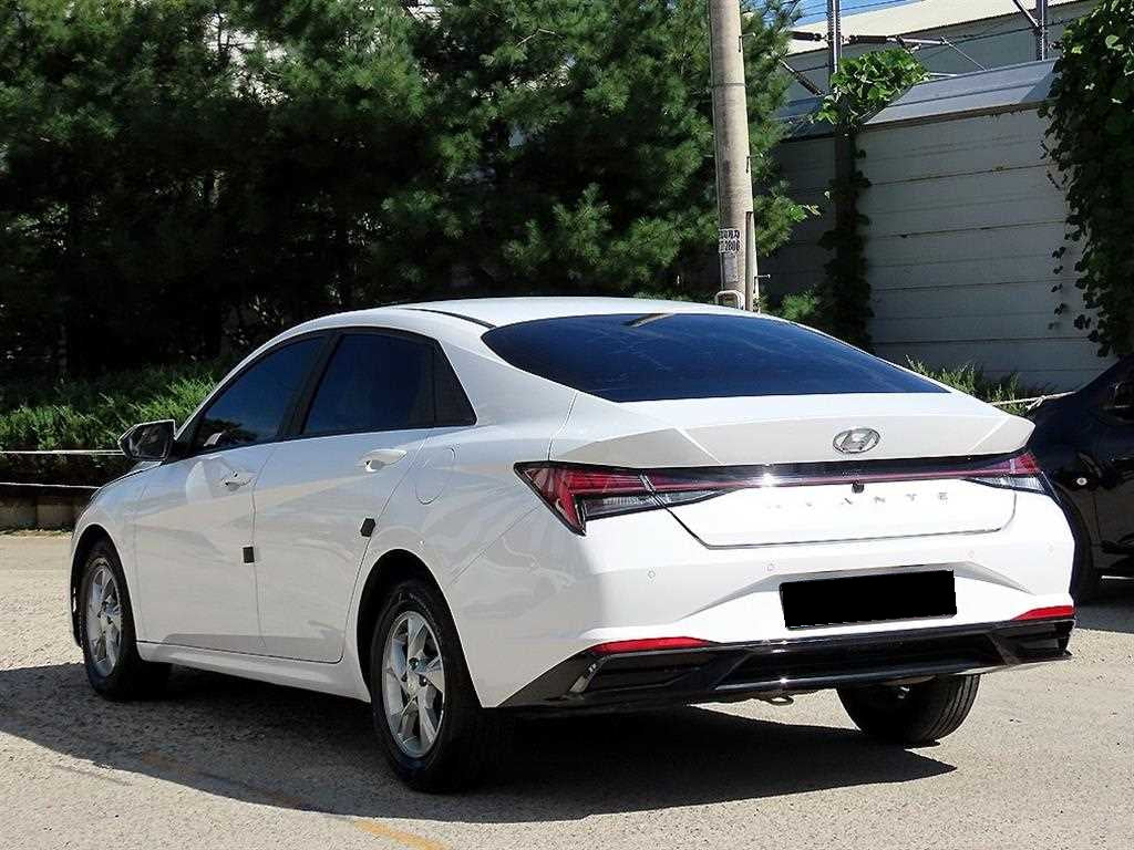Hyundai Avante — photo 03