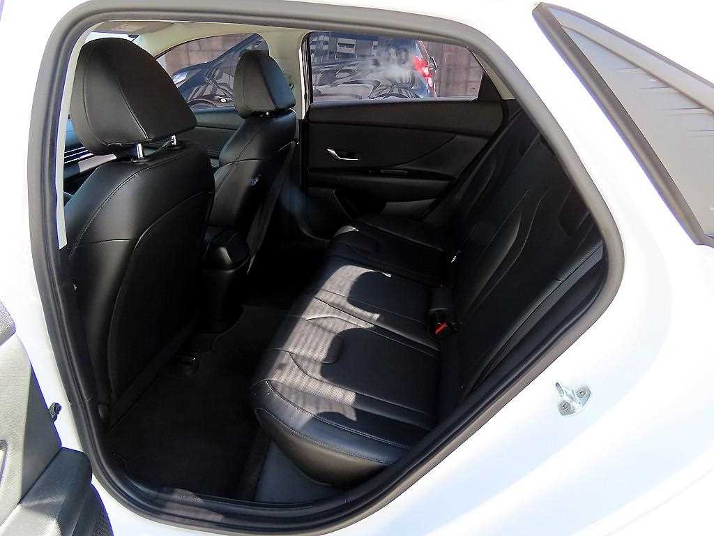 Hyundai Avante — photo 06