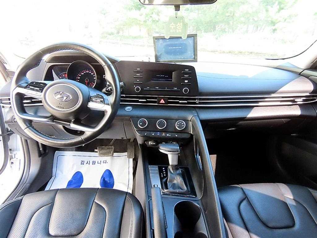 Hyundai Avante — photo 07