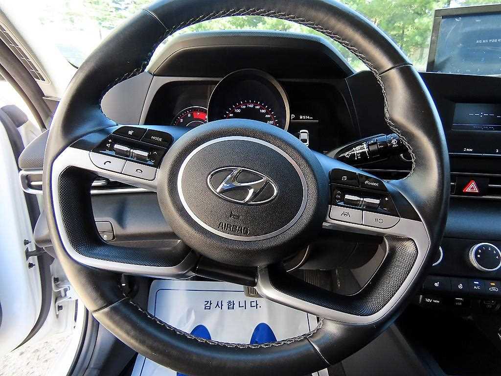 Hyundai Avante — photo 08