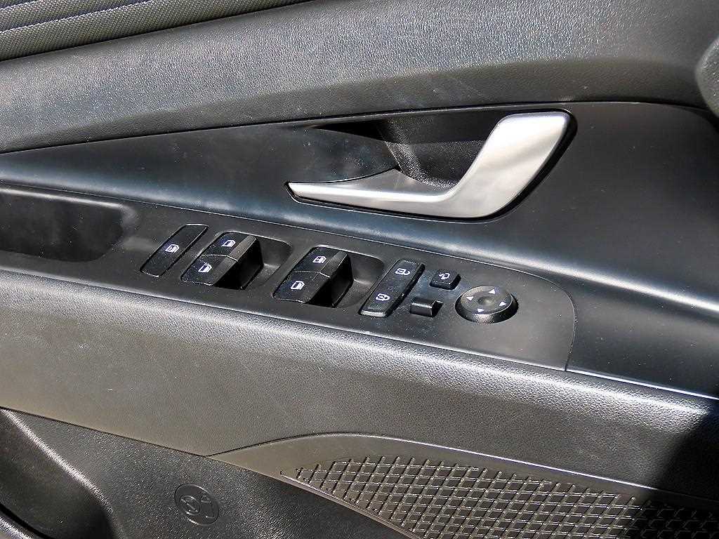 Hyundai Avante — photo 11
