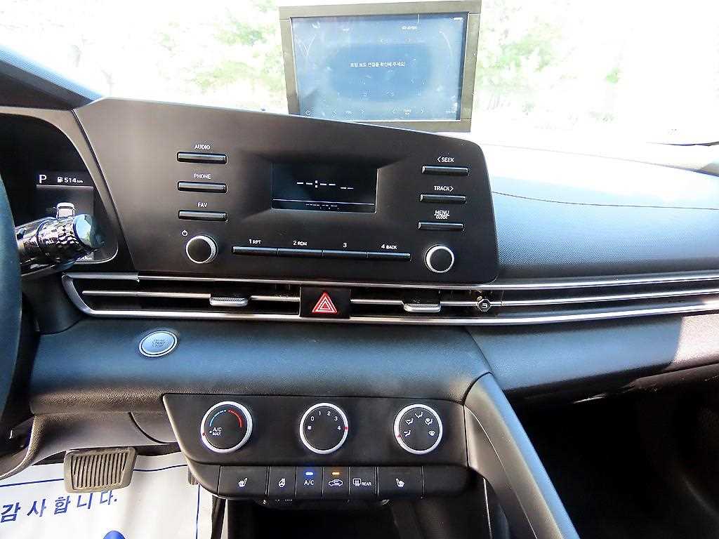 Hyundai Avante — photo 13