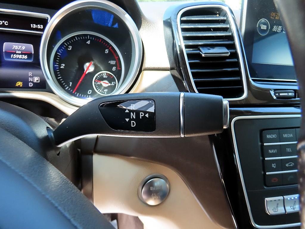 Mercedes-Benz GLE-Class — photo 10