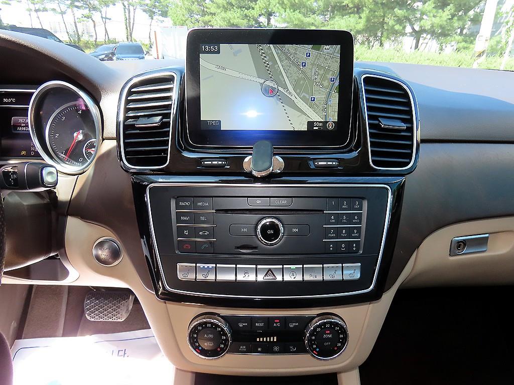 Mercedes-Benz GLE-Class — photo 13