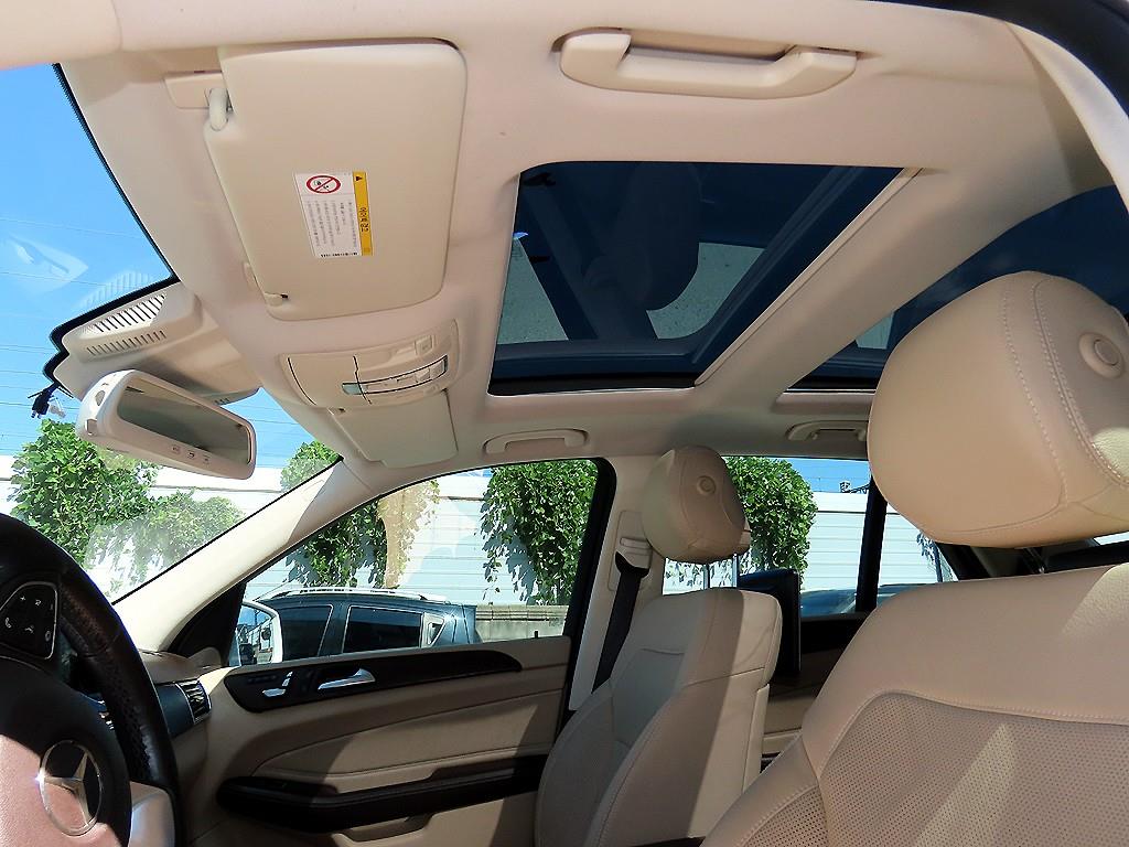 Mercedes-Benz GLE-Class — photo 16