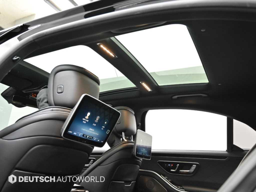 Mercedes-Benz S-Class — photo 18