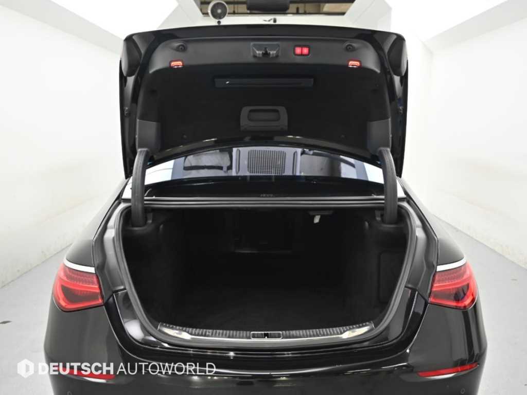 Mercedes-Benz S-Class — photo 19