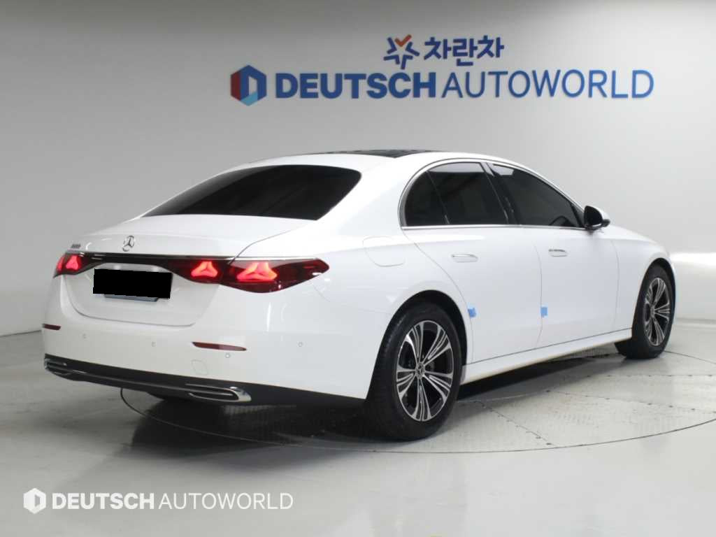 Mercedes-Benz E-Class — photo 02