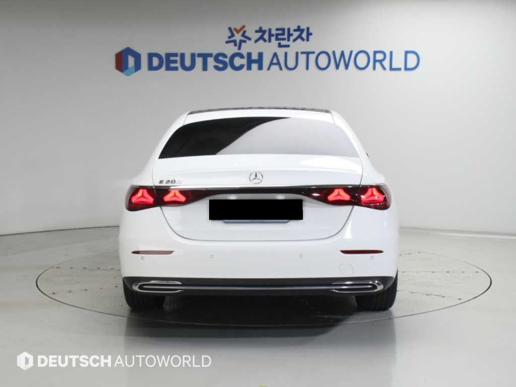 Mercedes-Benz E-Class — photo 04