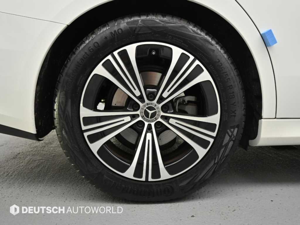 Mercedes-Benz E-Class — photo 05