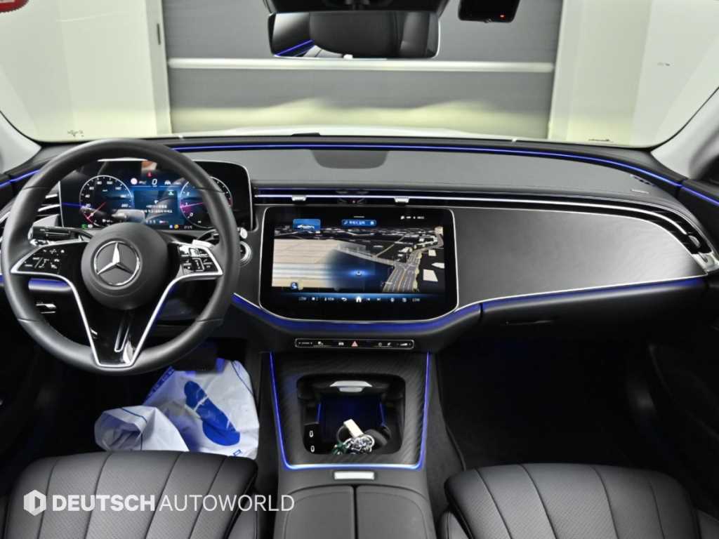 Mercedes-Benz E-Class — photo 07